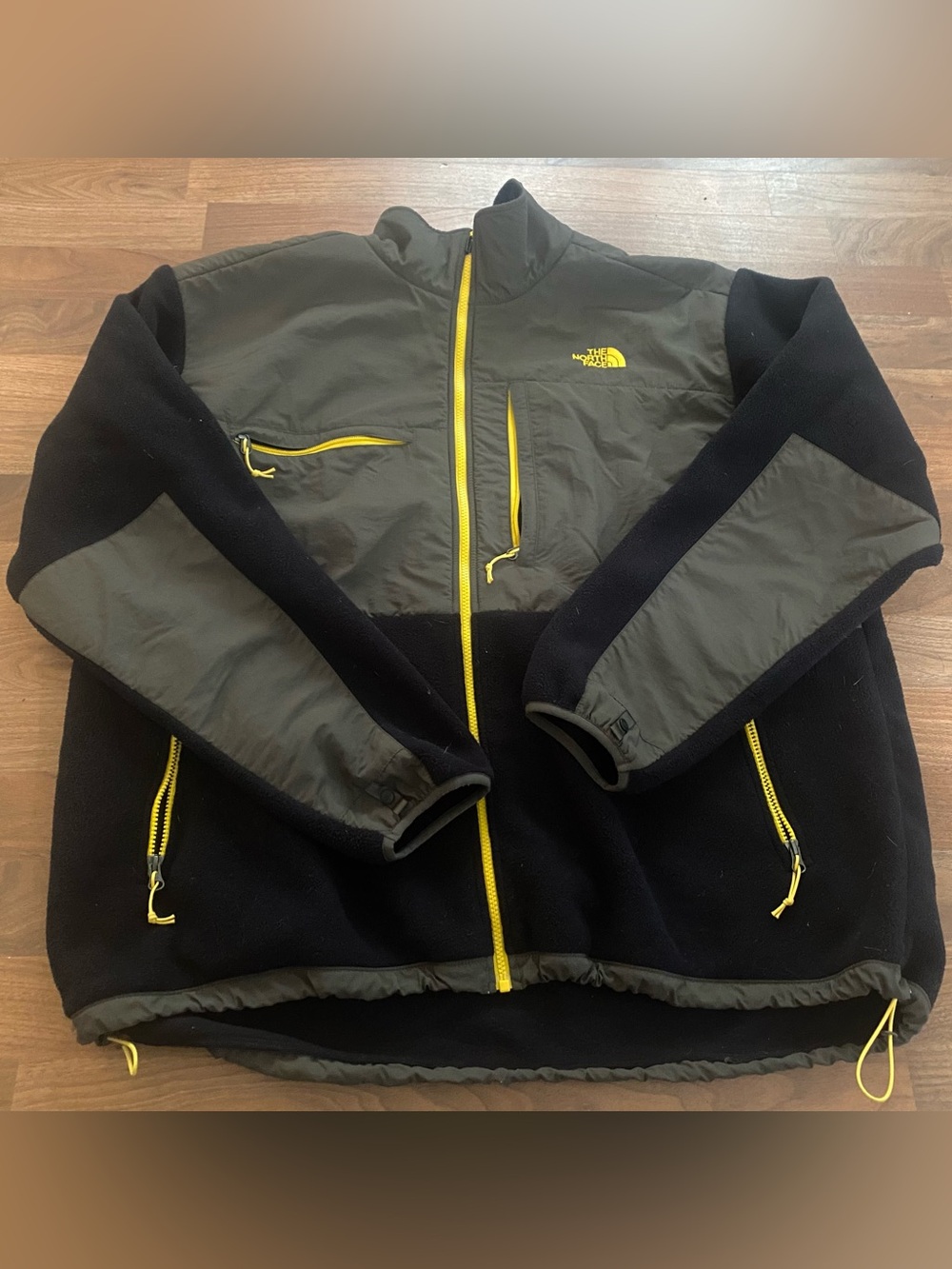 The North Face Men’s Two-Tone Black & Grey Fleece Jacket with Yellow Trim